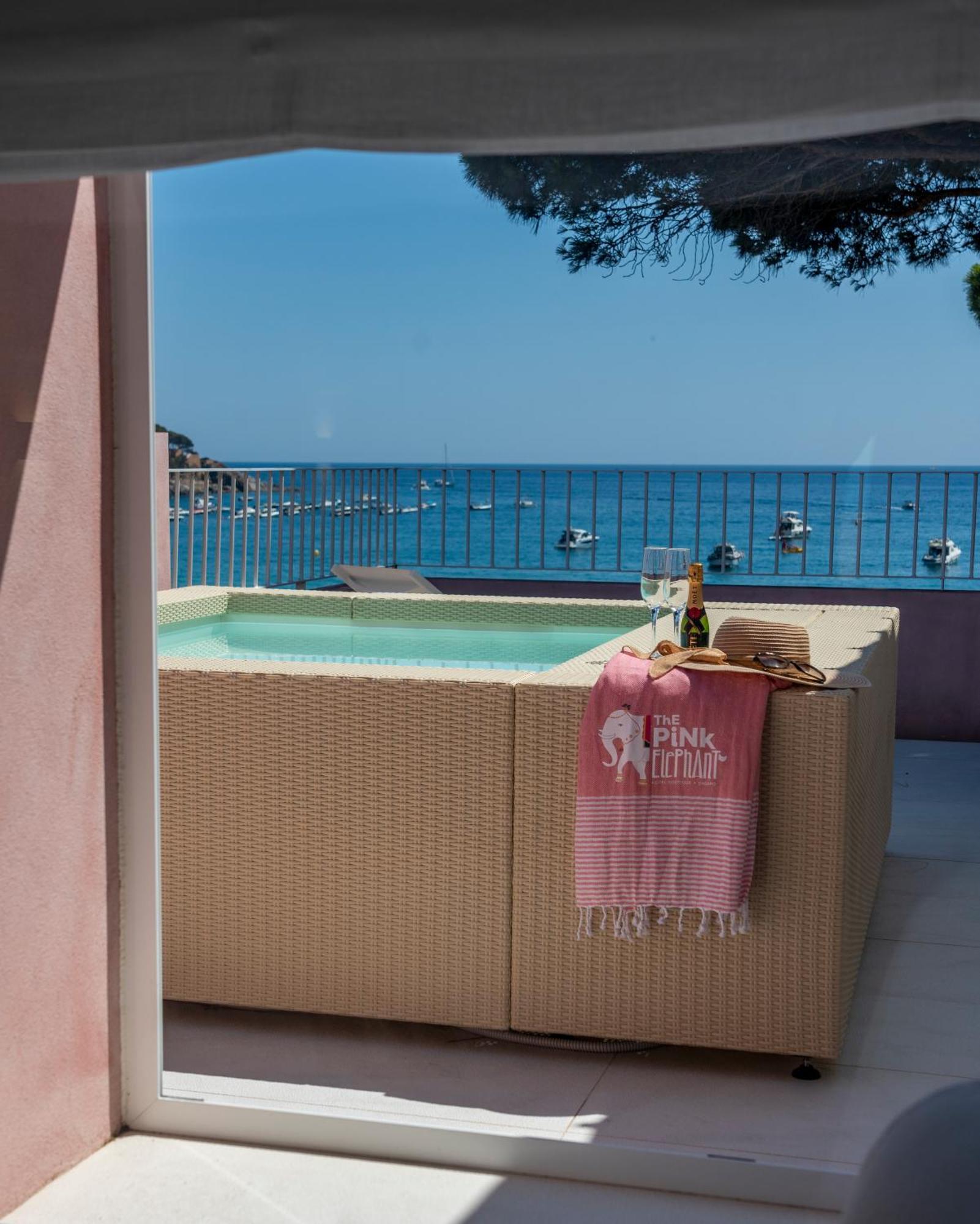 The Pink Elephant Hotel ساغارو المظهر الخارجي الصورة